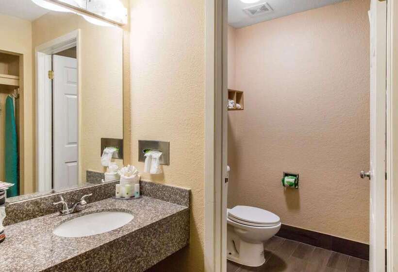 هتل Quality Inn & Suites I 35 Near Frost Bank Center