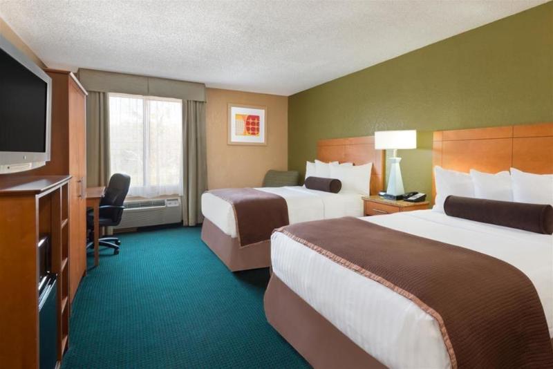 هتل Quality Inn & Suites I 35 Near Frost Bank Center