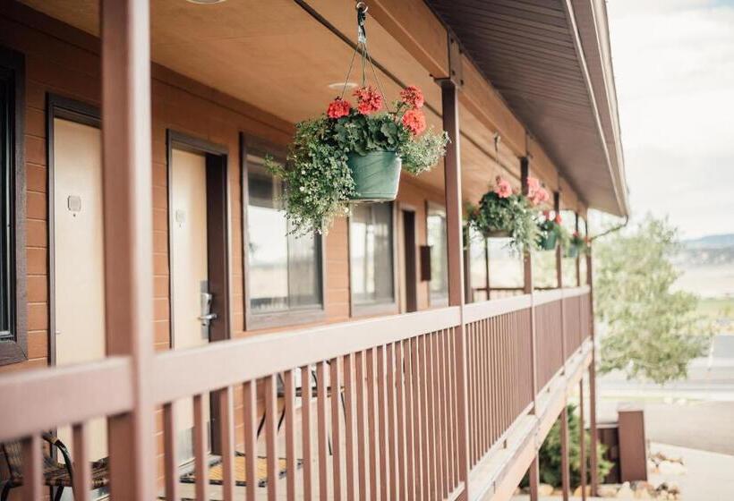 هتل Red Ledges Inn