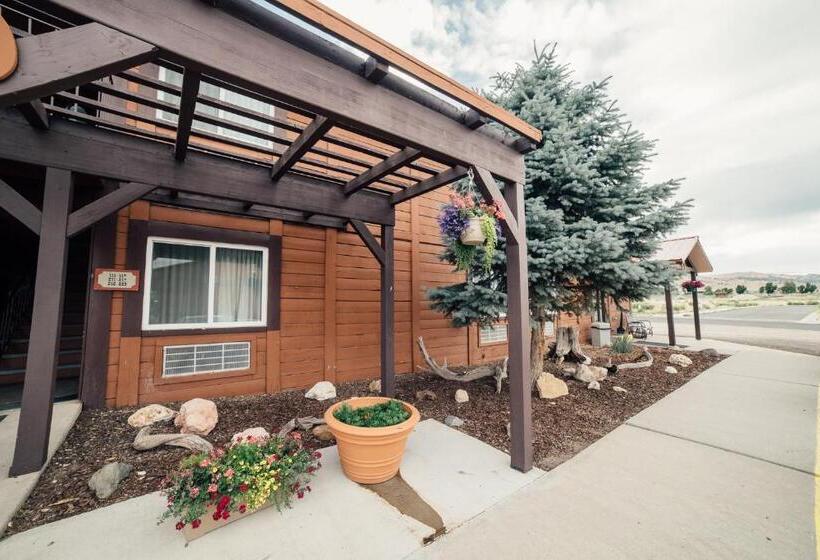هتل Red Ledges Inn