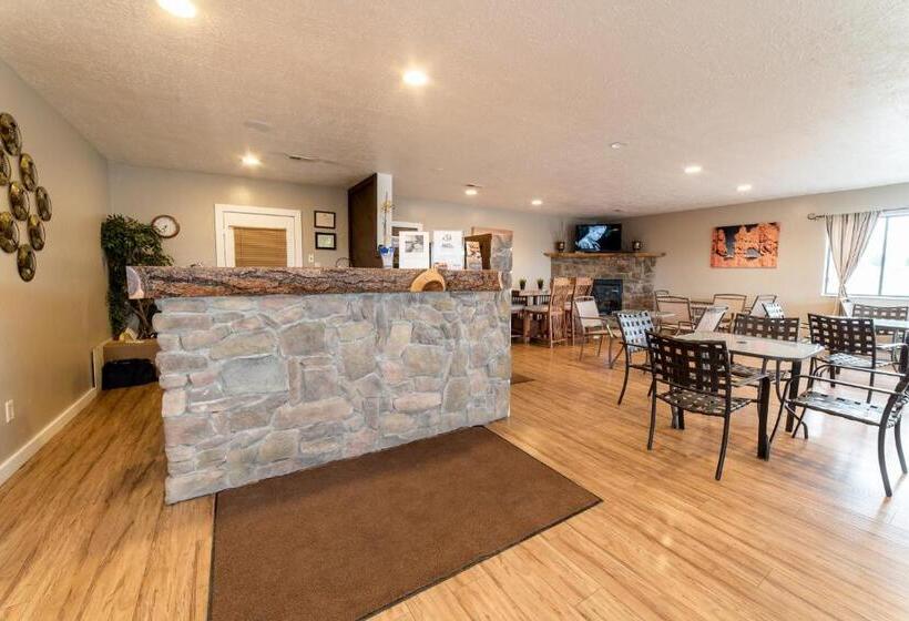 هتل Red Ledges Inn