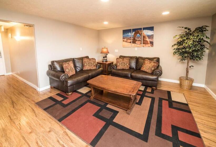 هتل Red Ledges Inn