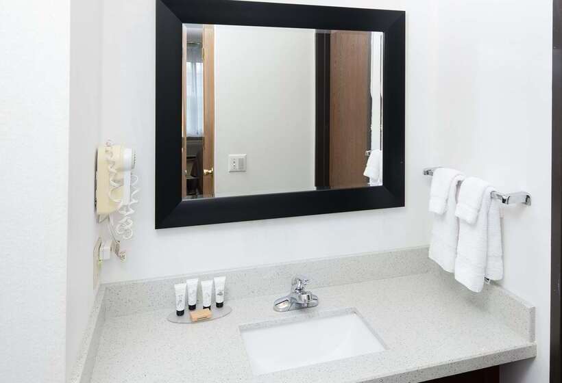 ホテル Red Lion Inn & Suites Auburn