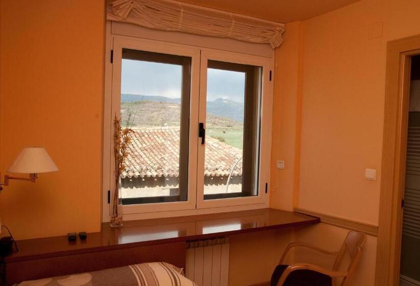 בית מלון כפרי Villa De Ayerbe