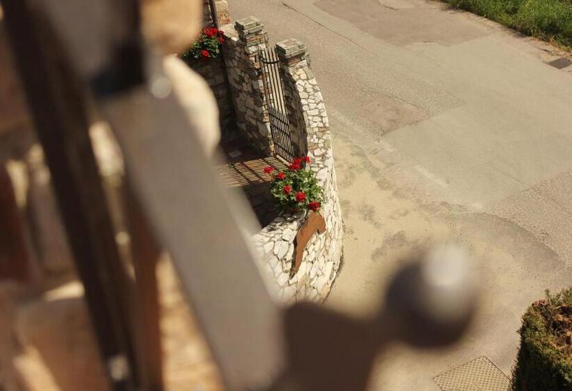 تختخواب و صبحانه Castello Dei Templari
