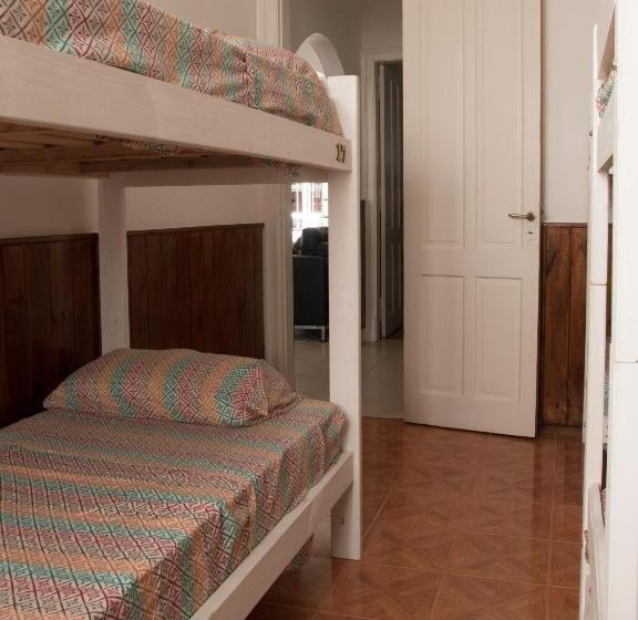 پانسیون Hostel Brown