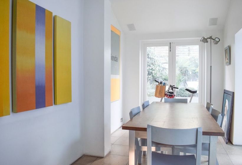 Central 2 Bedroom House In Waterloo