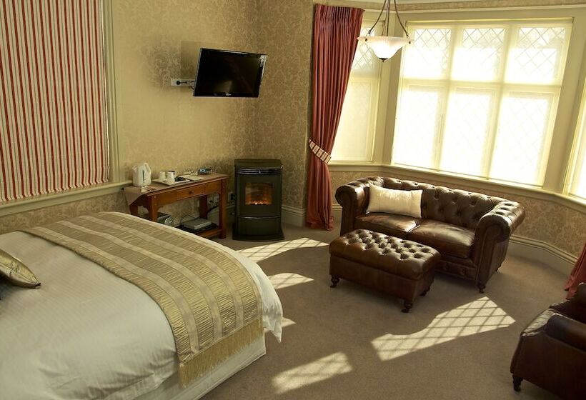 هتل The Birches Bed & Breakfast