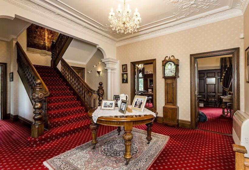 هتل The Birches Bed & Breakfast