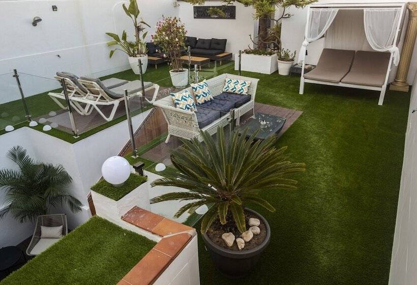 مسافرخانه Abril Nerja