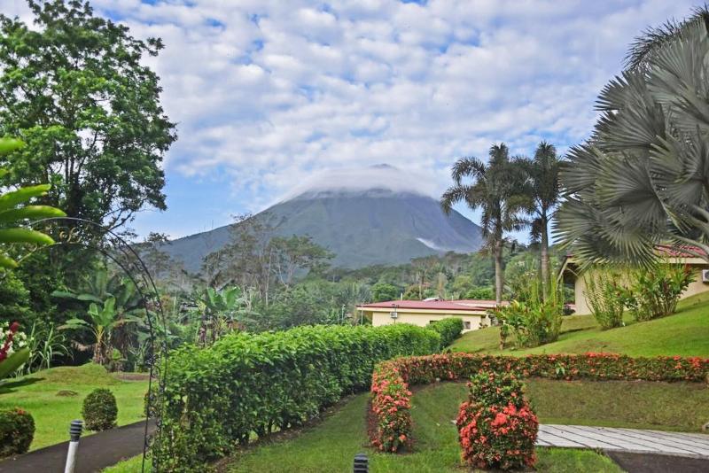 هتل Arenal Volcano Inn