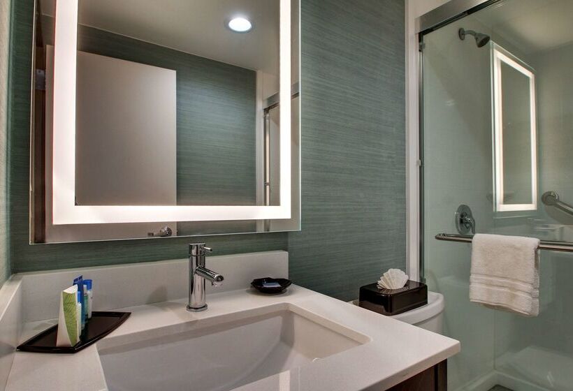 هتل Best Western Plus New Englander