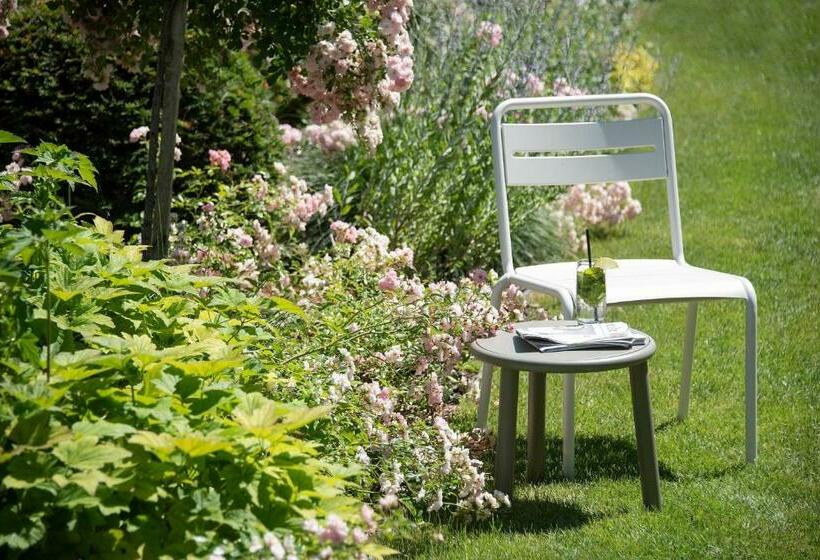 The Jangle Hotel   Paris   Charles De Gaulle   Airport