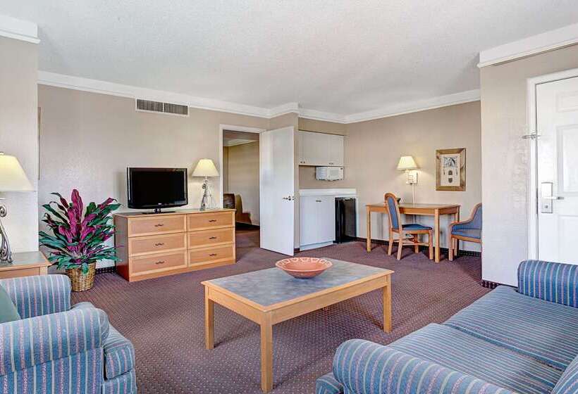 هتل Days Inn By Wyndham Tucson City Center