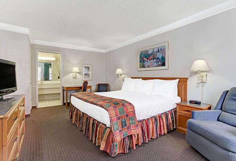 هتل Days Inn By Wyndham Tucson City Center