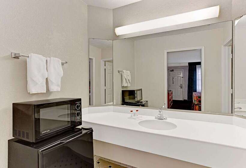 هتل Days Inn By Wyndham Tucson City Center