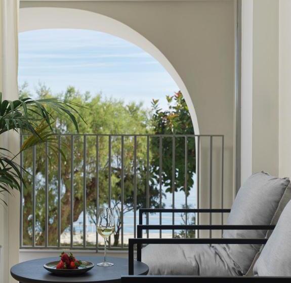 هتل Niko Seaside Resort Mgallery