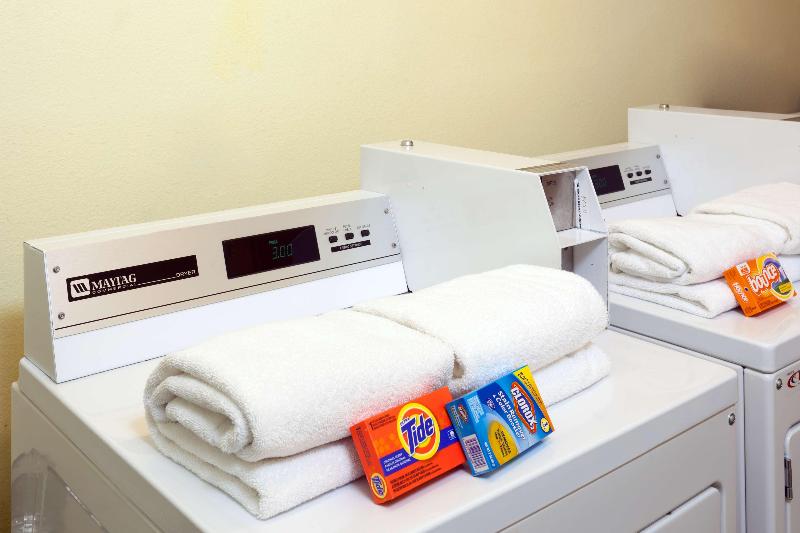 Ramada Plaza By Wyndham West Hollywood Hotel & Suites