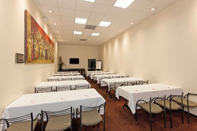 Ramada Plaza By Wyndham West Hollywood Hotel & Suites