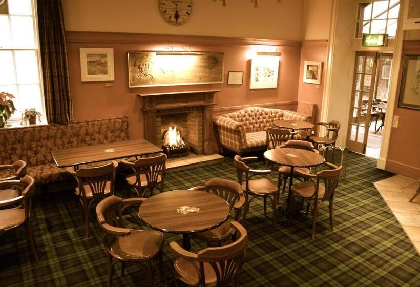 Hotel Selkirk Arms