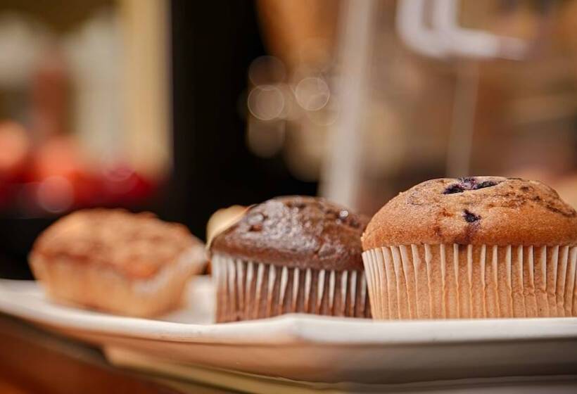 Best Western Plus Bradenton Hotel & Suites