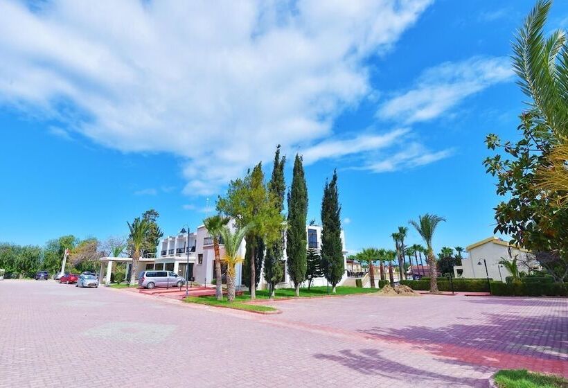 בית מלון כפרי Club Simena