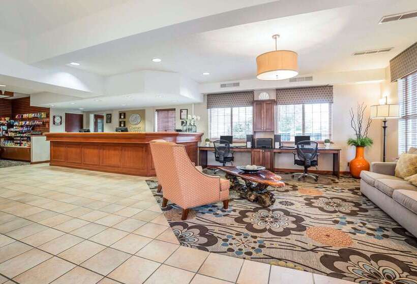 هتل Comfort Suites Airport