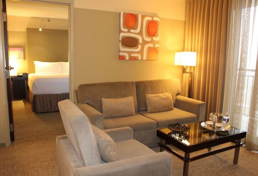 هتل Crowne Plaza  Chicago West Loop