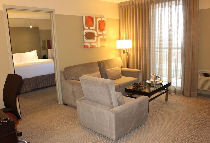 هتل Crowne Plaza  Chicago West Loop