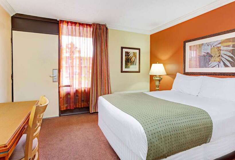 هتل Days Inn By Wyndham Kissimmee West