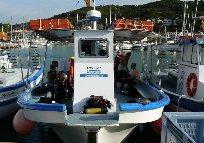 هتل & Diving Les Illes