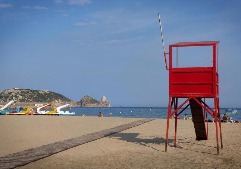 هتل & Diving Les Illes