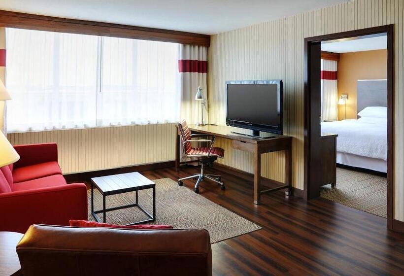 هتل Four Points By Sheraton Halifax