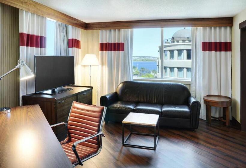 هتل Four Points By Sheraton Halifax