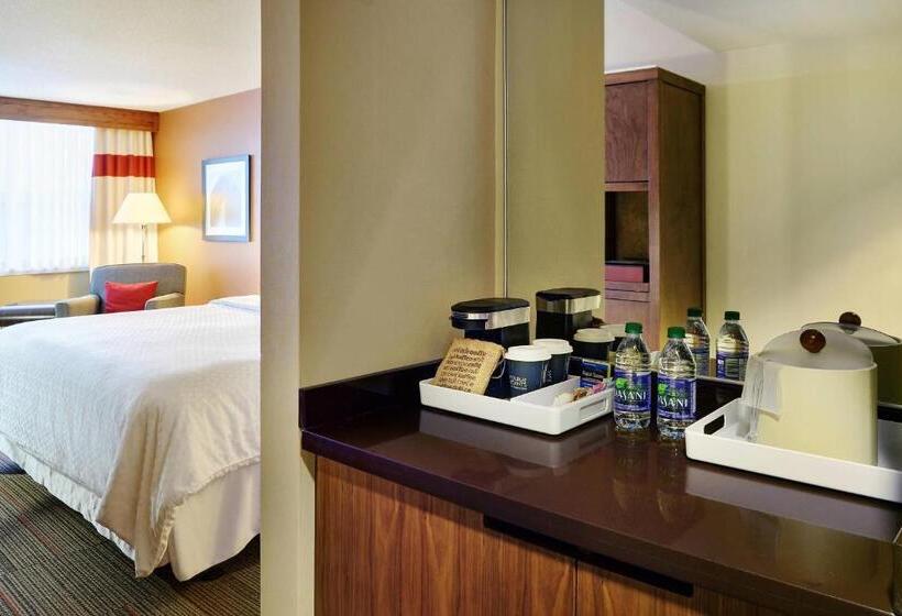 هتل Four Points By Sheraton Halifax