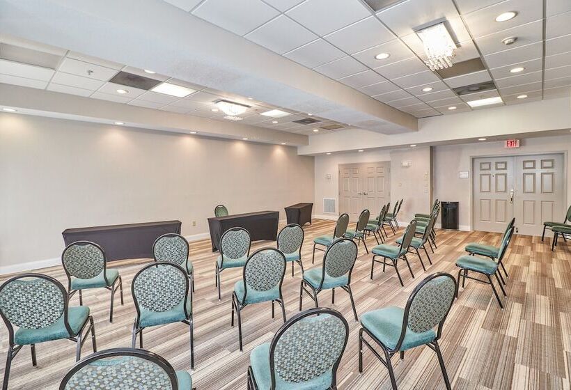 Holiday Inn Express Hotel & Suites Clearwater Us 19 North, An Ihg