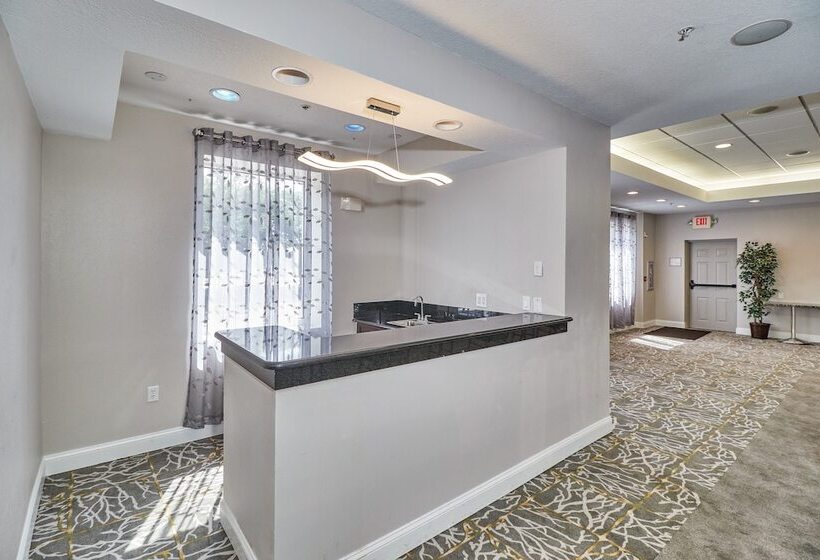 Holiday Inn Express Hotel & Suites Clearwater Us 19 North, An Ihg