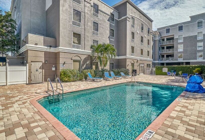 Holiday Inn Express Hotel & Suites Clearwater Us 19 North, An Ihg