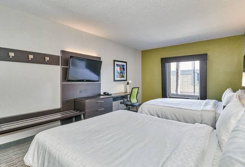 Holiday Inn Express Hotel & Suites Clearwater Us 19 North, An Ihg