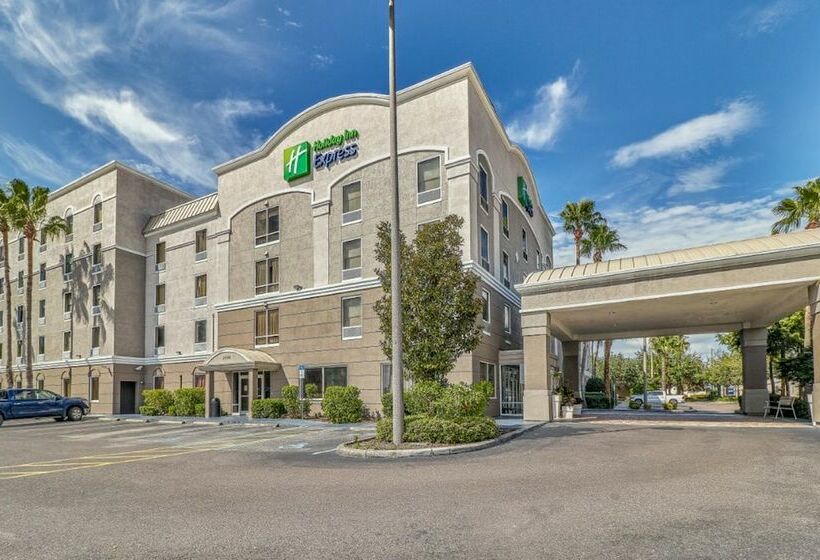 هتل Holiday Inn Express  & Suites Clearwater Us 19 North