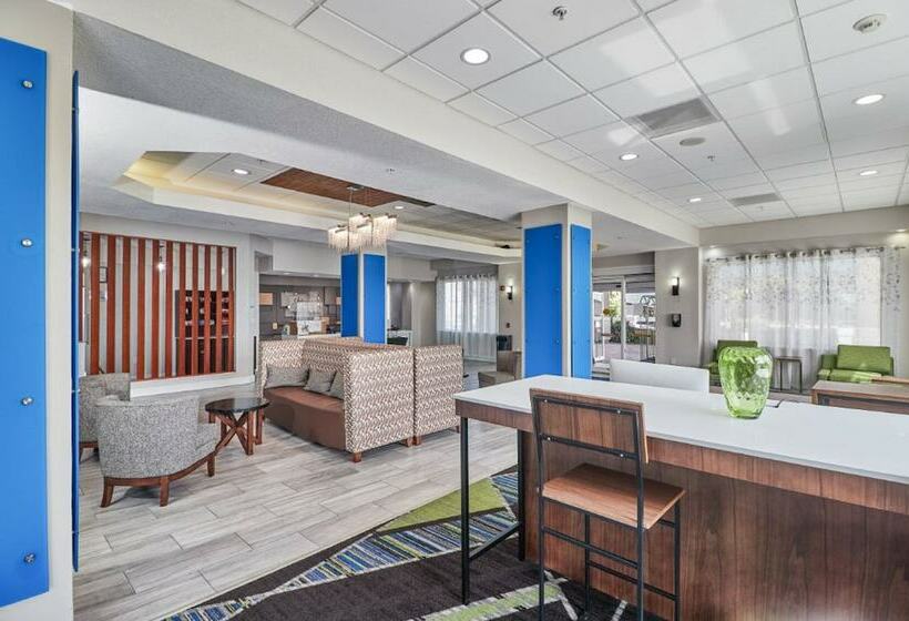 هتل Holiday Inn Express  & Suites Clearwater Us 19 North