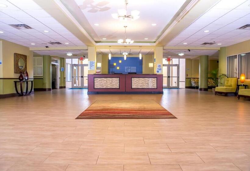 فندق Holiday Inn Express & Suites Cocoa, An Ihg