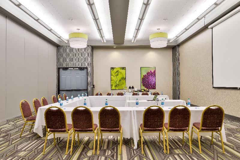 Отель Holiday Inn Express & Suites Elk Grove Central Hwy 99, An Ihg