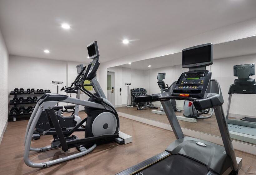 酒店 Holiday Inn Express Fort Bragg, An Ihg