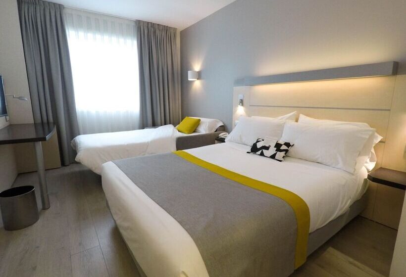 هتل Holiday Inn Express Pamplona, An Ihg