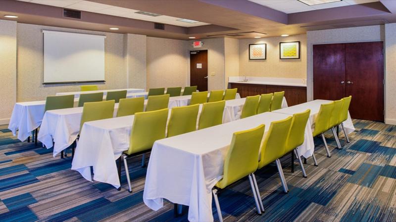 هتل Holiday Inn Express Woodland, An Ihg