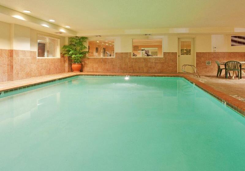 هتل Holiday Inn Express Woodland, An Ihg