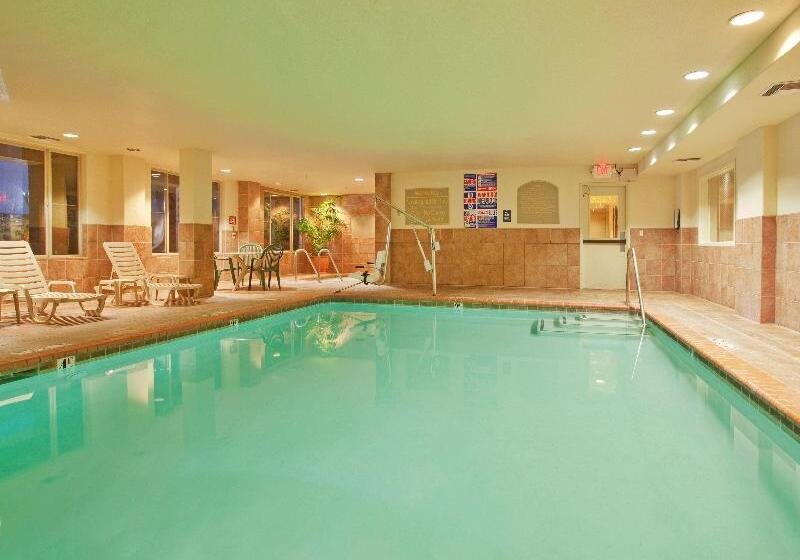 هتل Holiday Inn Express Woodland, An Ihg