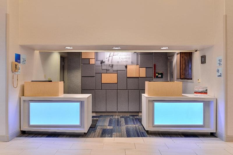 هتل Holiday Inn Express Woodland, An Ihg