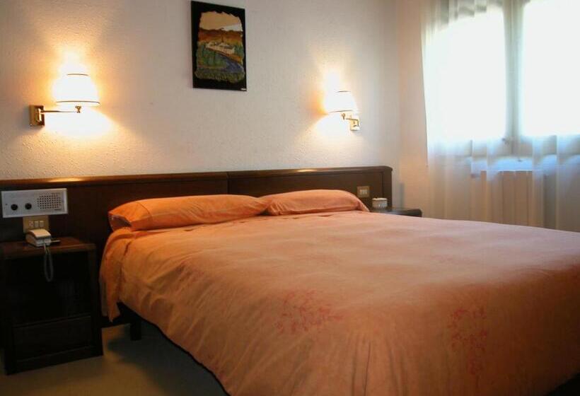 هتل Hosteria Catalana
